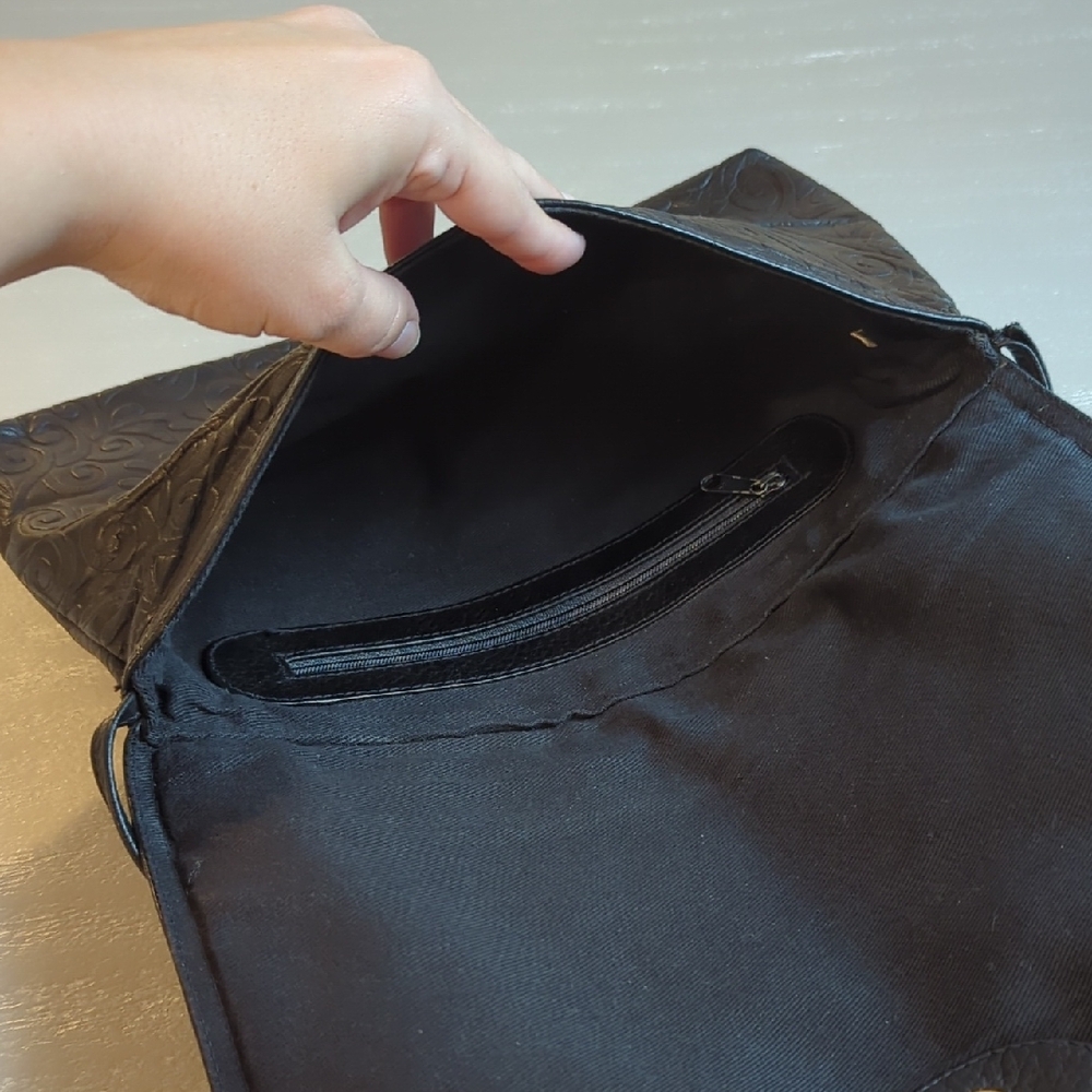 Black‎ Embossed Crossbody Bag image 4